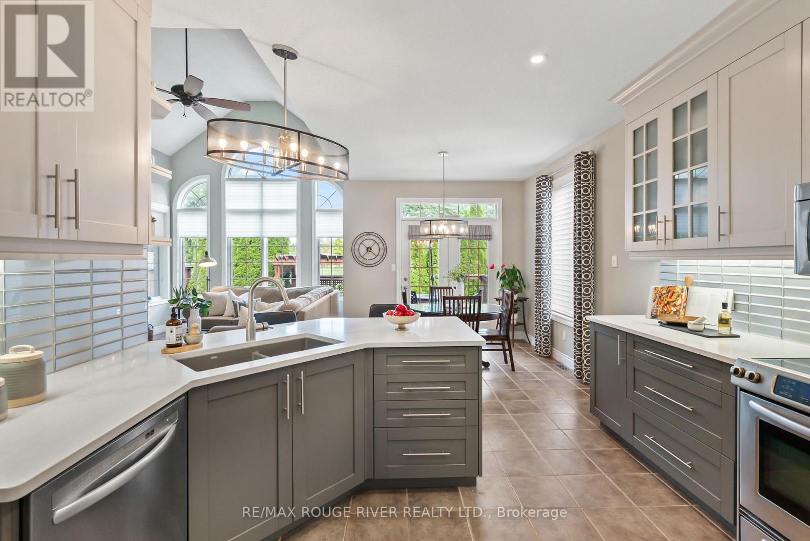 350 Raike Drive, Oshawa, Ontario  L1L 0B1 - Photo 13 - E12714716