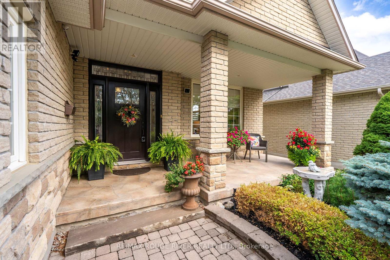 350 Raike Drive, Oshawa, Ontario  L1L 0B1 - Photo 3 - E12714716