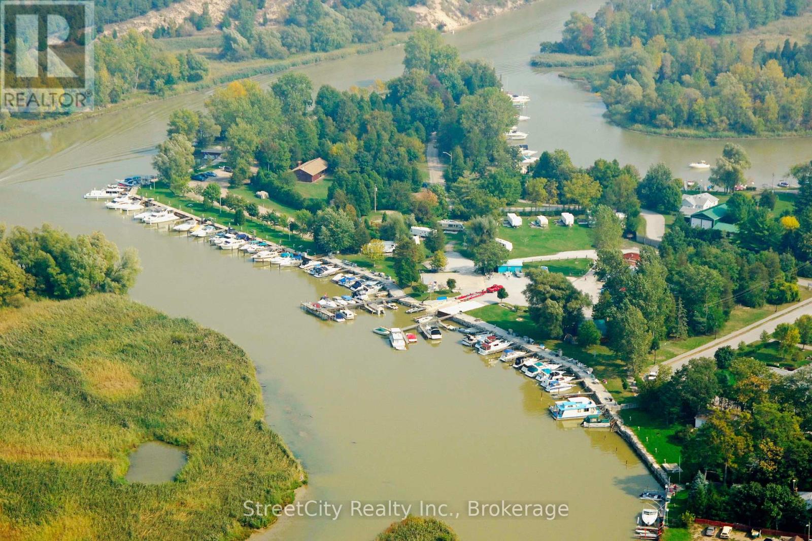 9903 Shore Court, Lambton Shores, Ontario  N0M 1T0 - Photo 10 - X12714762