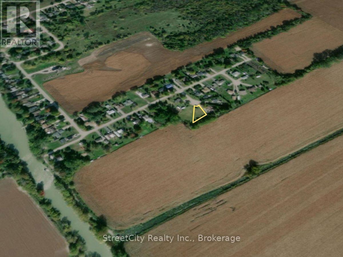 9903 Shore Court, Lambton Shores, Ontario  N0M 1T0 - Photo 2 - X12714762