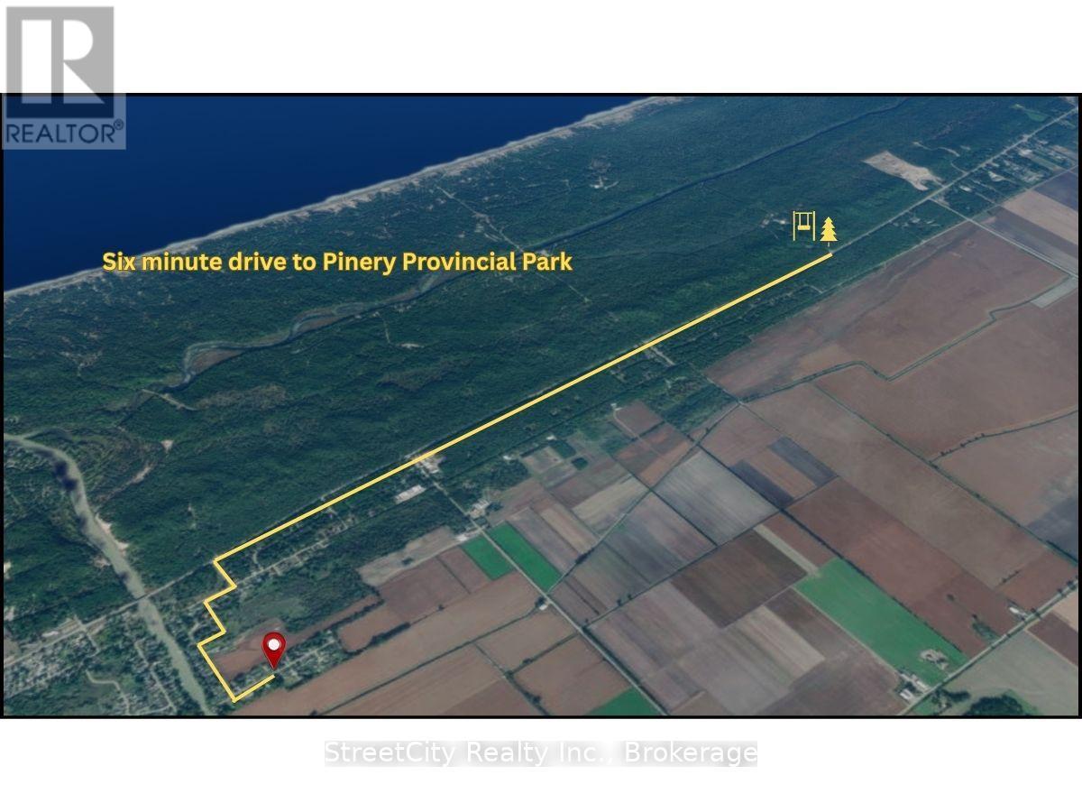 9903 Shore Court, Lambton Shores, Ontario  N0M 1T0 - Photo 5 - X12714762