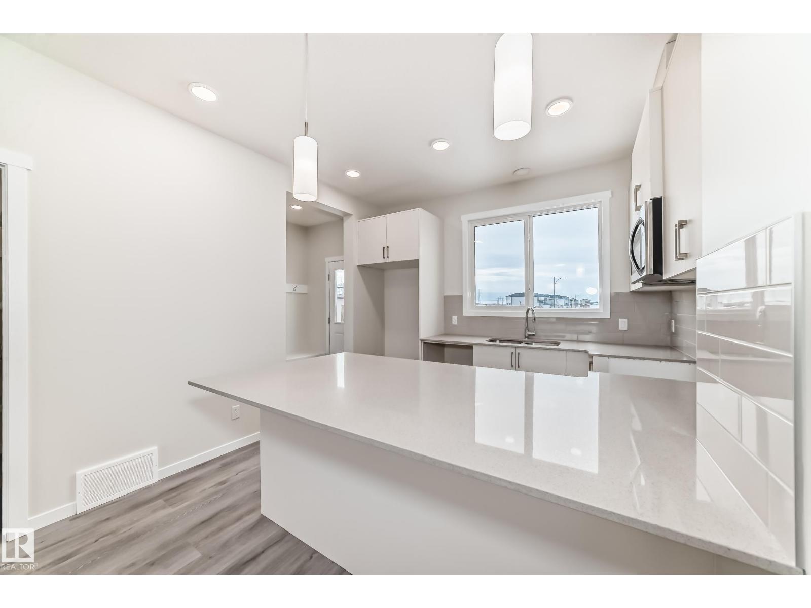 326 Edgemont Dr Nw, Edmonton, Alberta  T6M 3G7 - Photo 4 - E4459426