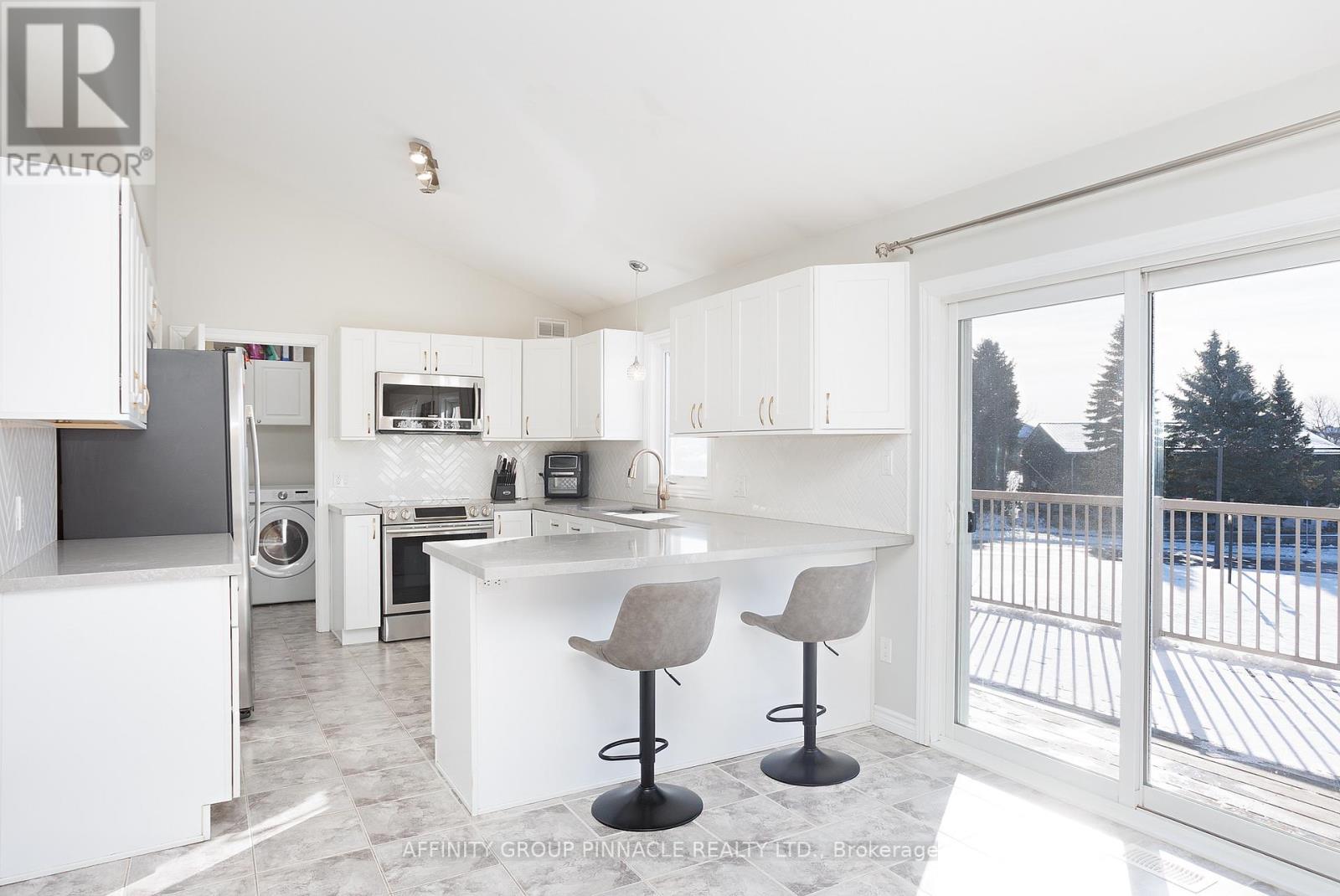 11 Moynes Court, Kawartha Lakes, Ontario  K9V 0L2 - Photo 11 - X12714854