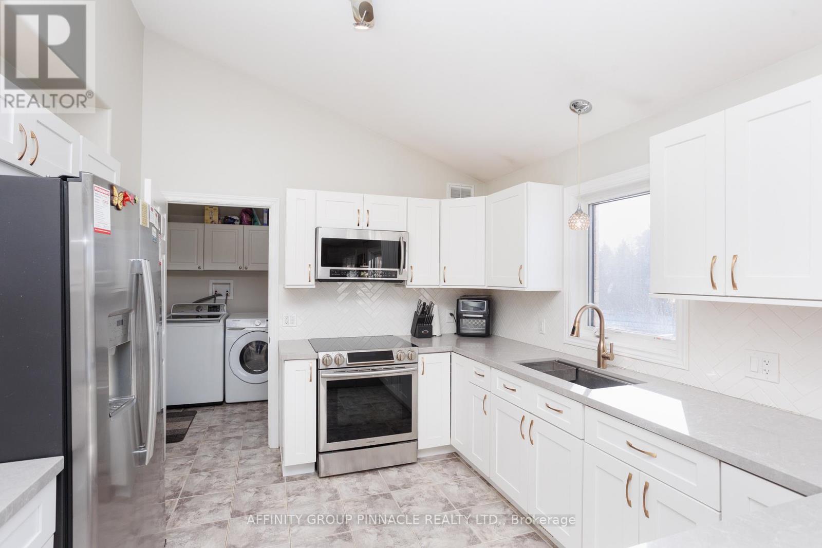 11 Moynes Court, Kawartha Lakes, Ontario  K9V 0L2 - Photo 12 - X12714854