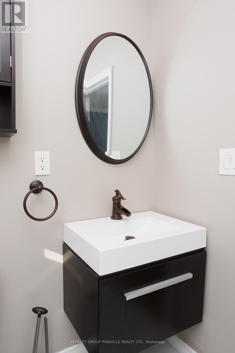 11 Moynes Court, Kawartha Lakes, Ontario  K9V 0L2 - Photo 38 - X12714854