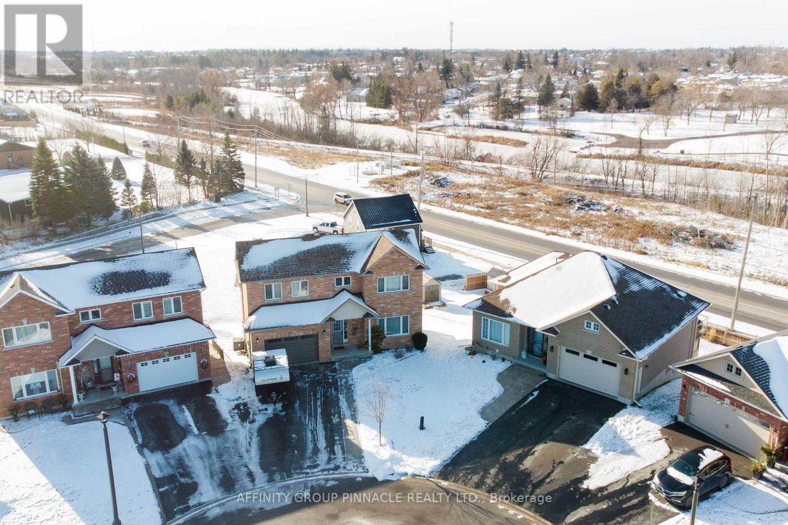 11 Moynes Court, Kawartha Lakes, Ontario  K9V 0L2 - Photo 4 - X12714854