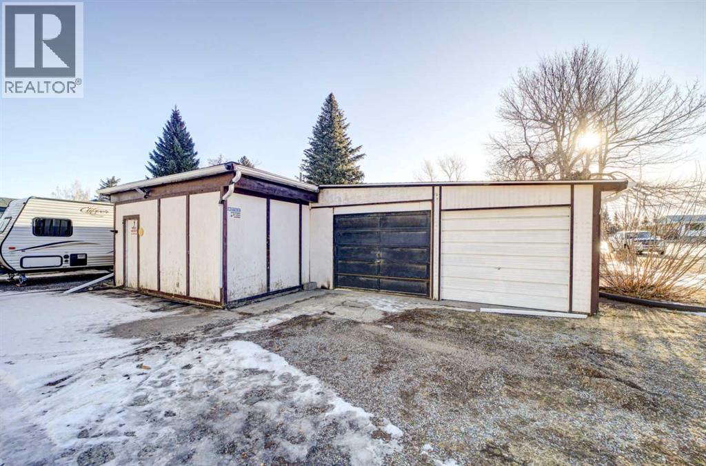 955 Dupuy Street, Pincher Creek, Alberta  T0K 1W0 - Photo 26 - A2277363