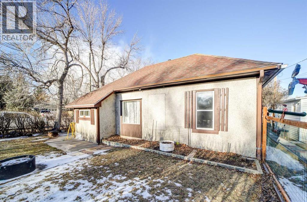 955 Dupuy Street, Pincher Creek, Alberta  T0K 1W0 - Photo 5 - A2277363