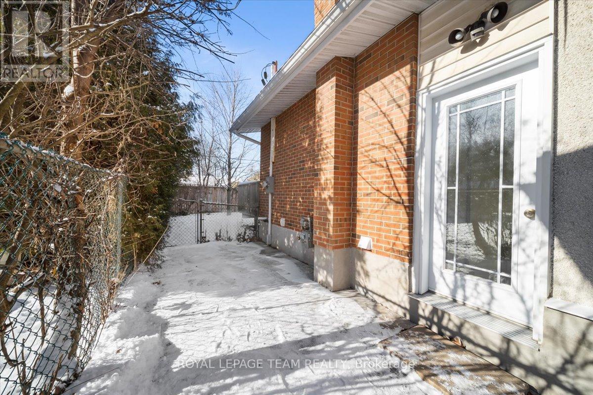 B - 2226 Tawney Road, Ottawa, Ontario  K1G 1C6 - Photo 2 - X12714678
