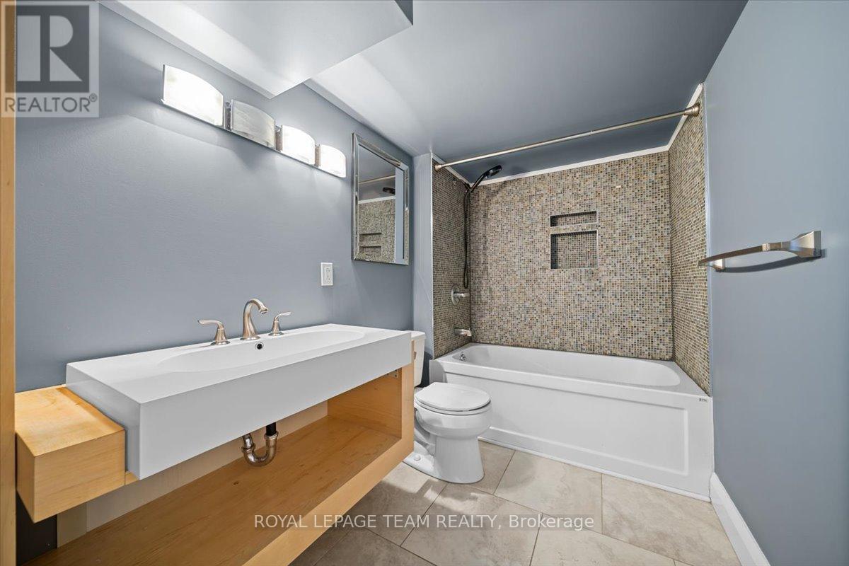 B - 2226 Tawney Road, Ottawa, Ontario  K1G 1C6 - Photo 4 - X12714678