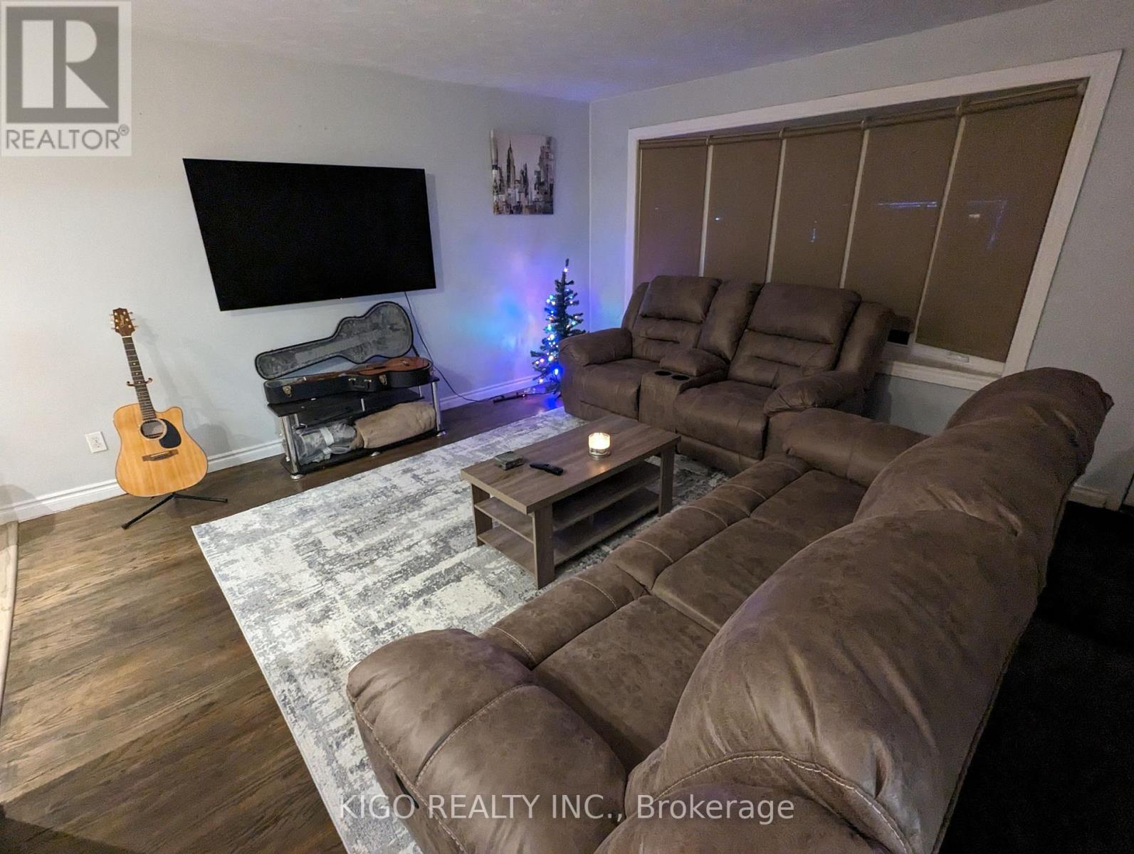 39 Mcgilvray Crescent, Halton Hills, Ontario  L7G 1L7 - Photo 4 - W12664046