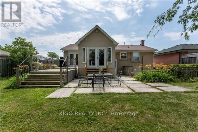 39 Mcgilvray Crescent, Halton Hills, Ontario  L7G 1L7 - Photo 2 - W12664046