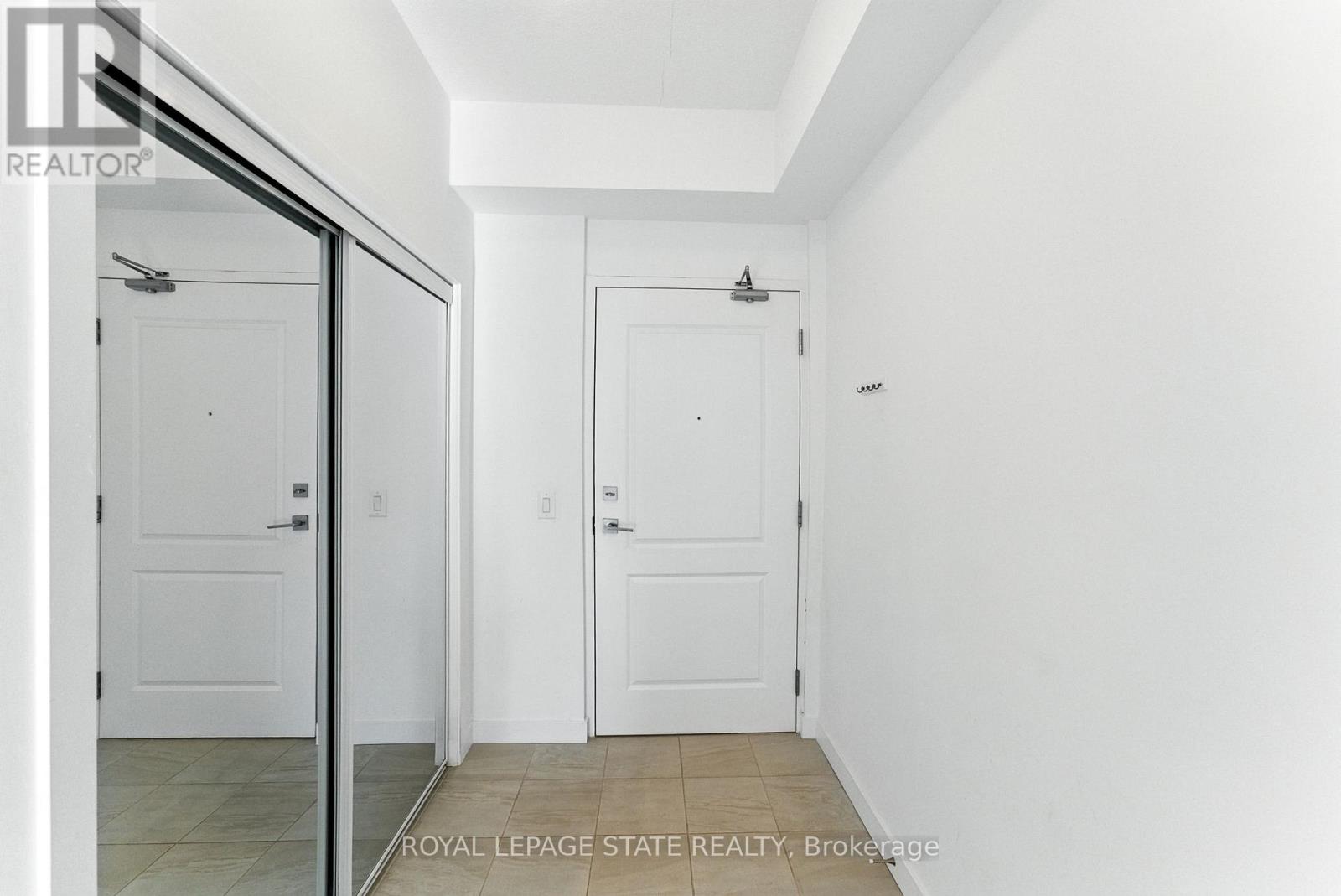 709 - 81 Robinson Street, Hamilton, Ontario  L8P 0C2 - Photo 3 - X12643574