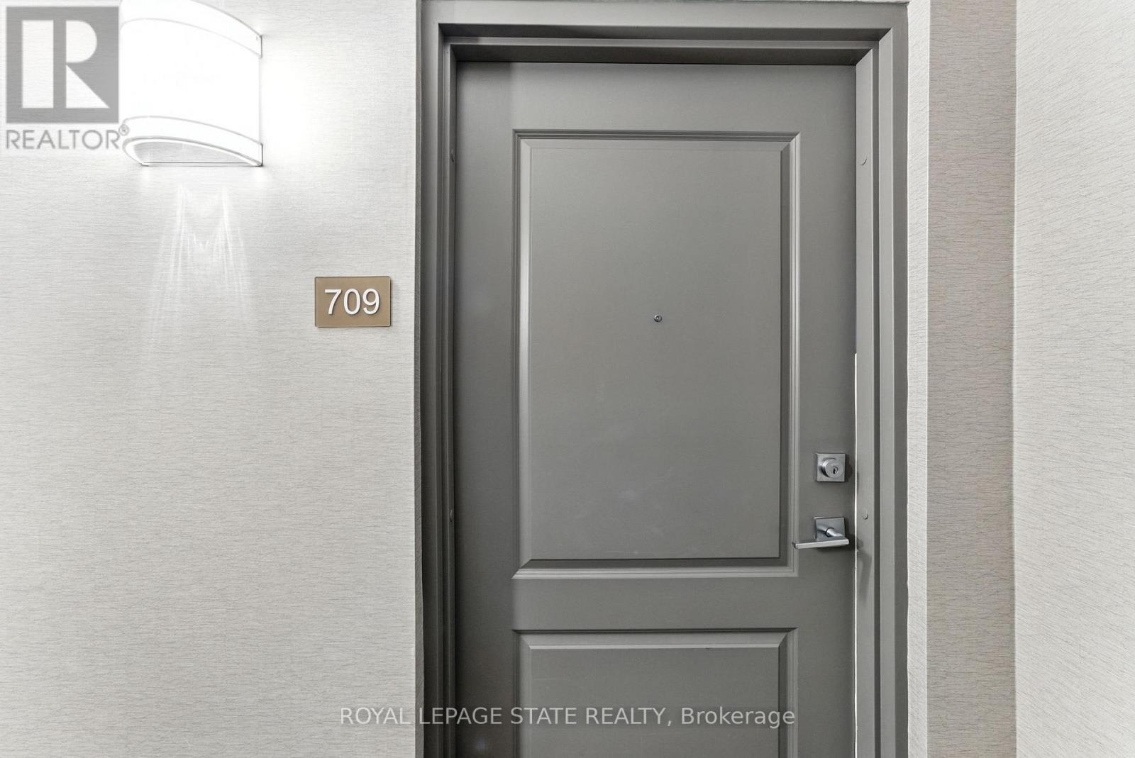 709 - 81 Robinson Street, Hamilton, Ontario  L8P 0C2 - Photo 2 - X12643574