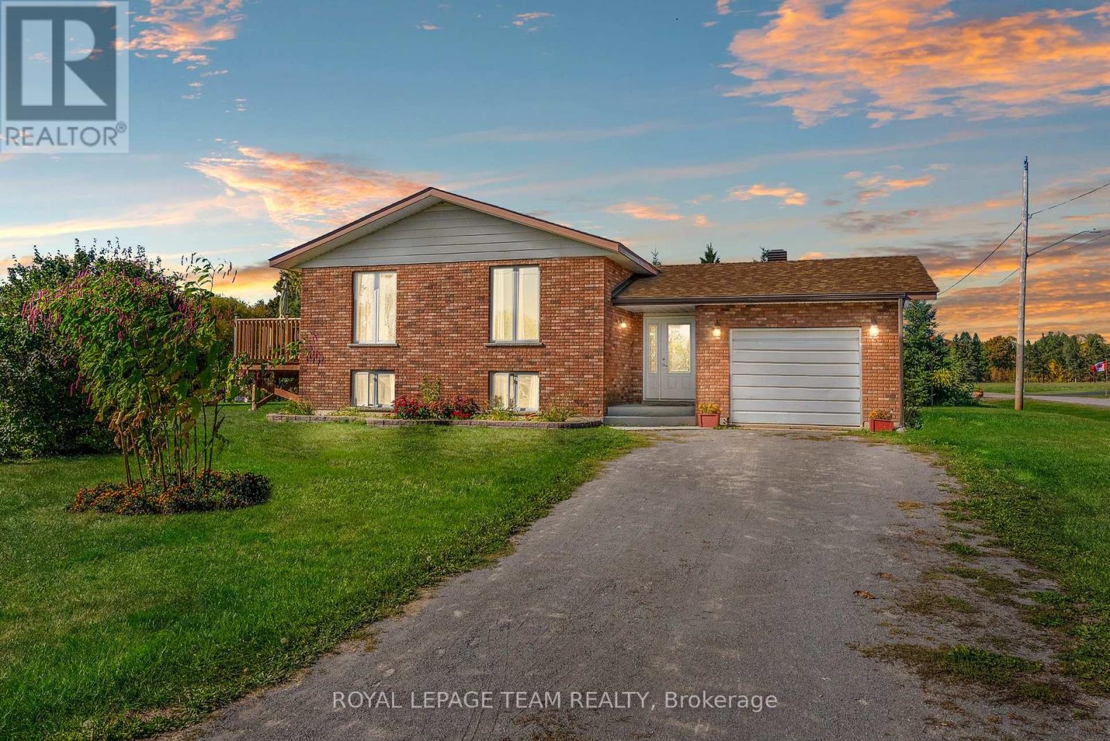 1932 Gore Line, Whitewater Region, Ontario  K0J 2L0 - Photo 2 - X12439331