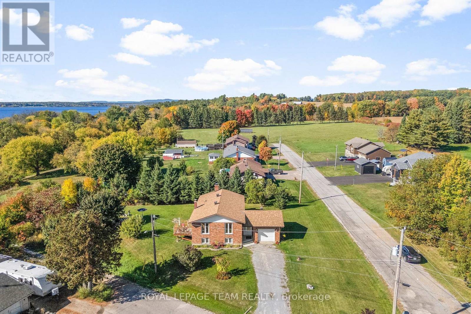 1932 Gore Line, Whitewater Region, Ontario  K0J 2L0 - Photo 5 - X12439331