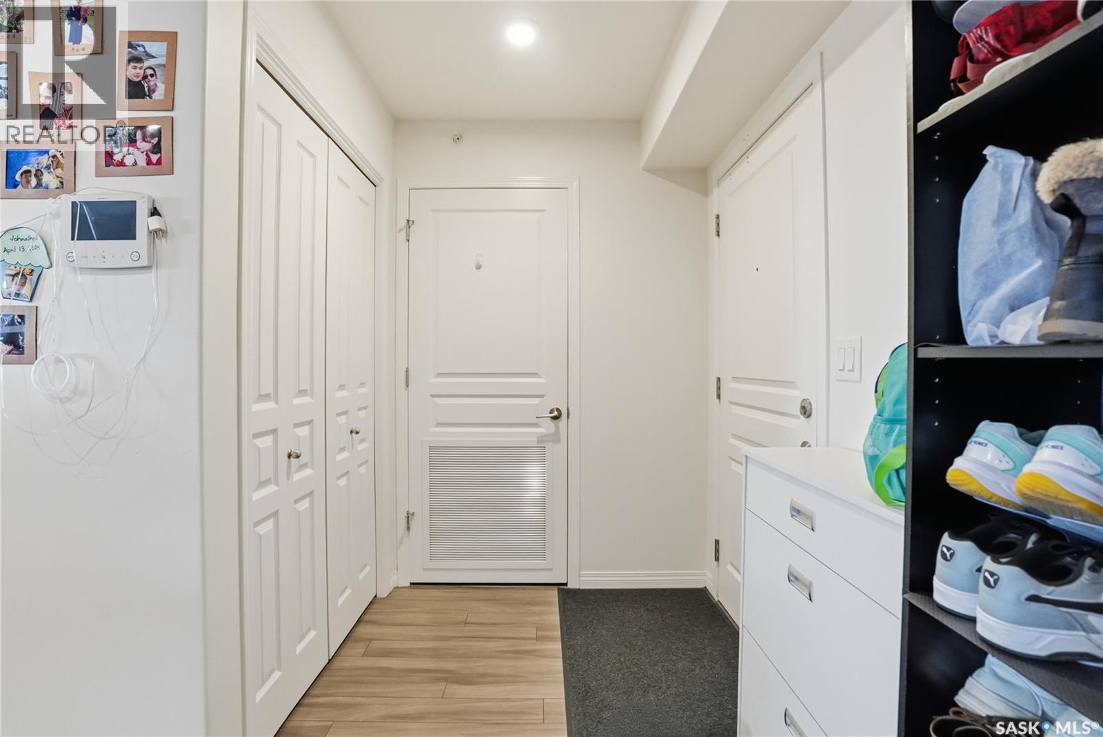 1313 102 Willis Crescent, Saskatoon, Saskatchewan  S7T 0T6 - Photo 3 - SK026195