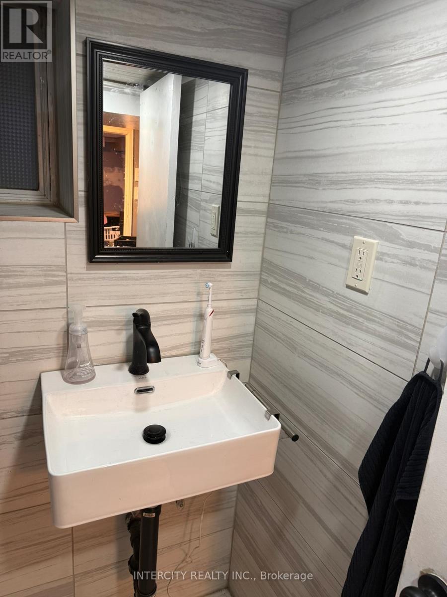 1 - 222 Combe Avenue, Toronto, Ontario  M3H 4K5 - Photo 10 - C12714676