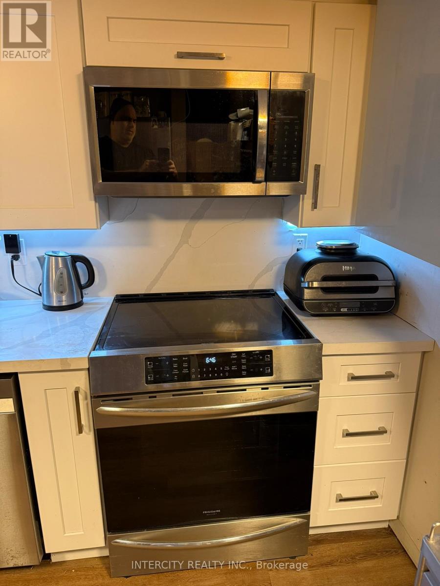 1 - 222 Combe Avenue, Toronto, Ontario  M3H 4K5 - Photo 4 - C12714676