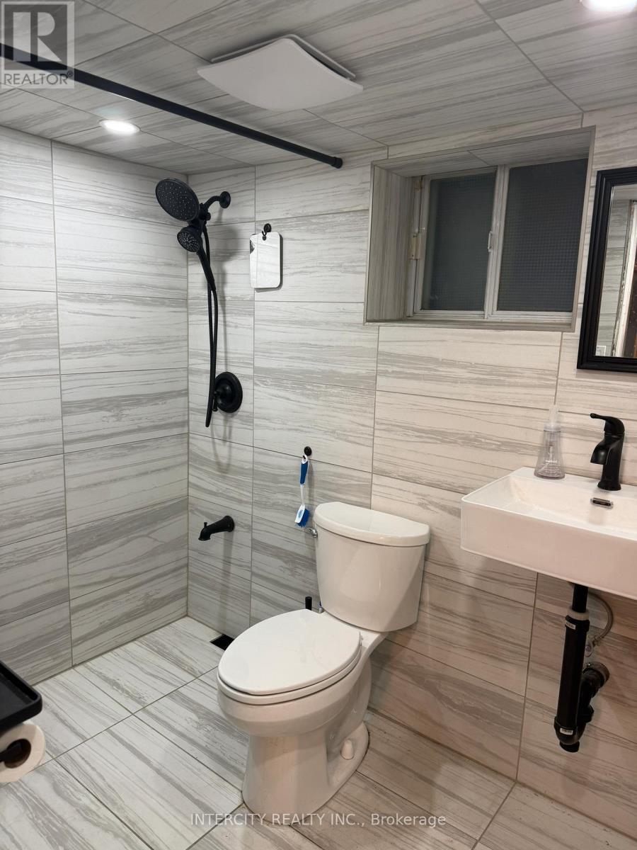 1 - 222 Combe Avenue, Toronto, Ontario  M3H 4K5 - Photo 7 - C12714676