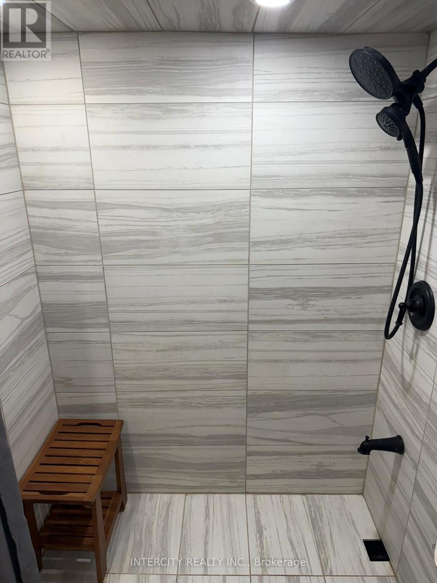 1 - 222 Combe Avenue, Toronto, Ontario  M3H 4K5 - Photo 8 - C12714676