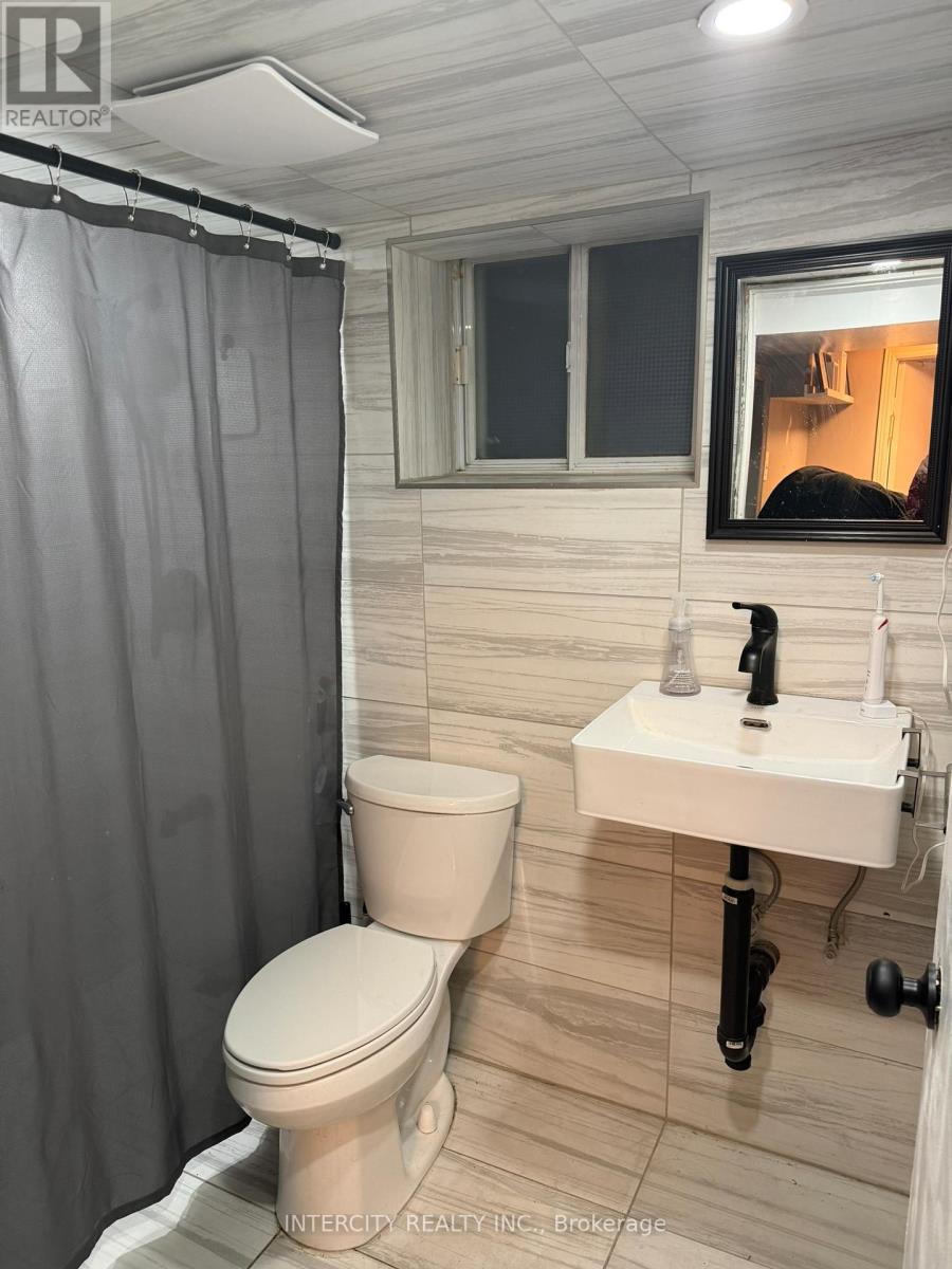 1 - 222 Combe Avenue, Toronto, Ontario  M3H 4K5 - Photo 9 - C12714676