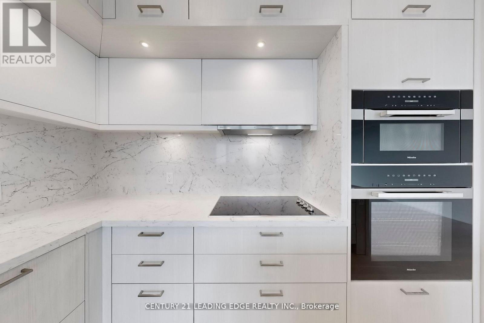 2004 - 30 Inn On The Park Drive, Toronto, Ontario  M3C 2J7 - Photo 13 - C12714804