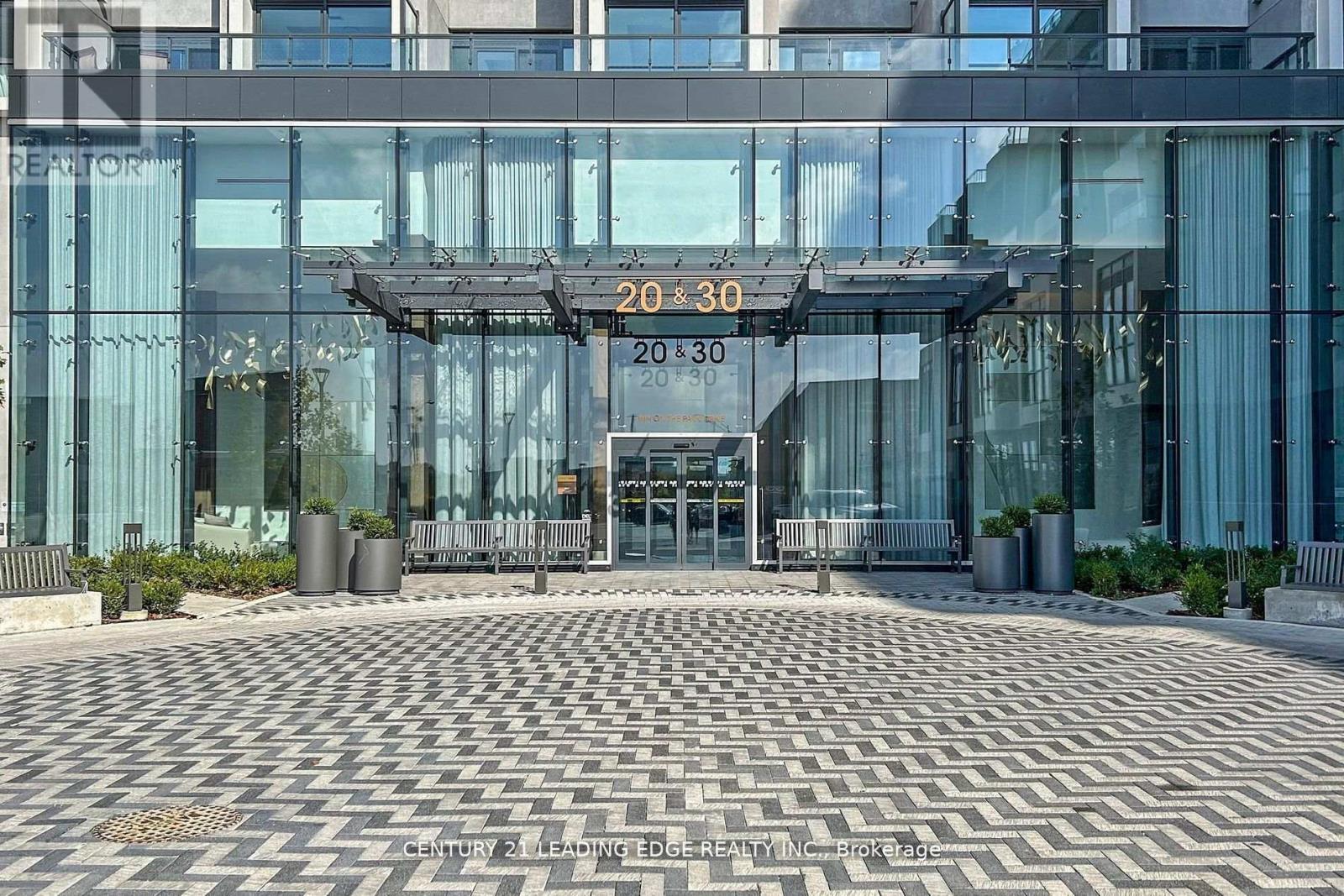 2004 - 30 Inn On The Park Drive, Toronto, Ontario  M3C 2J7 - Photo 2 - C12714804