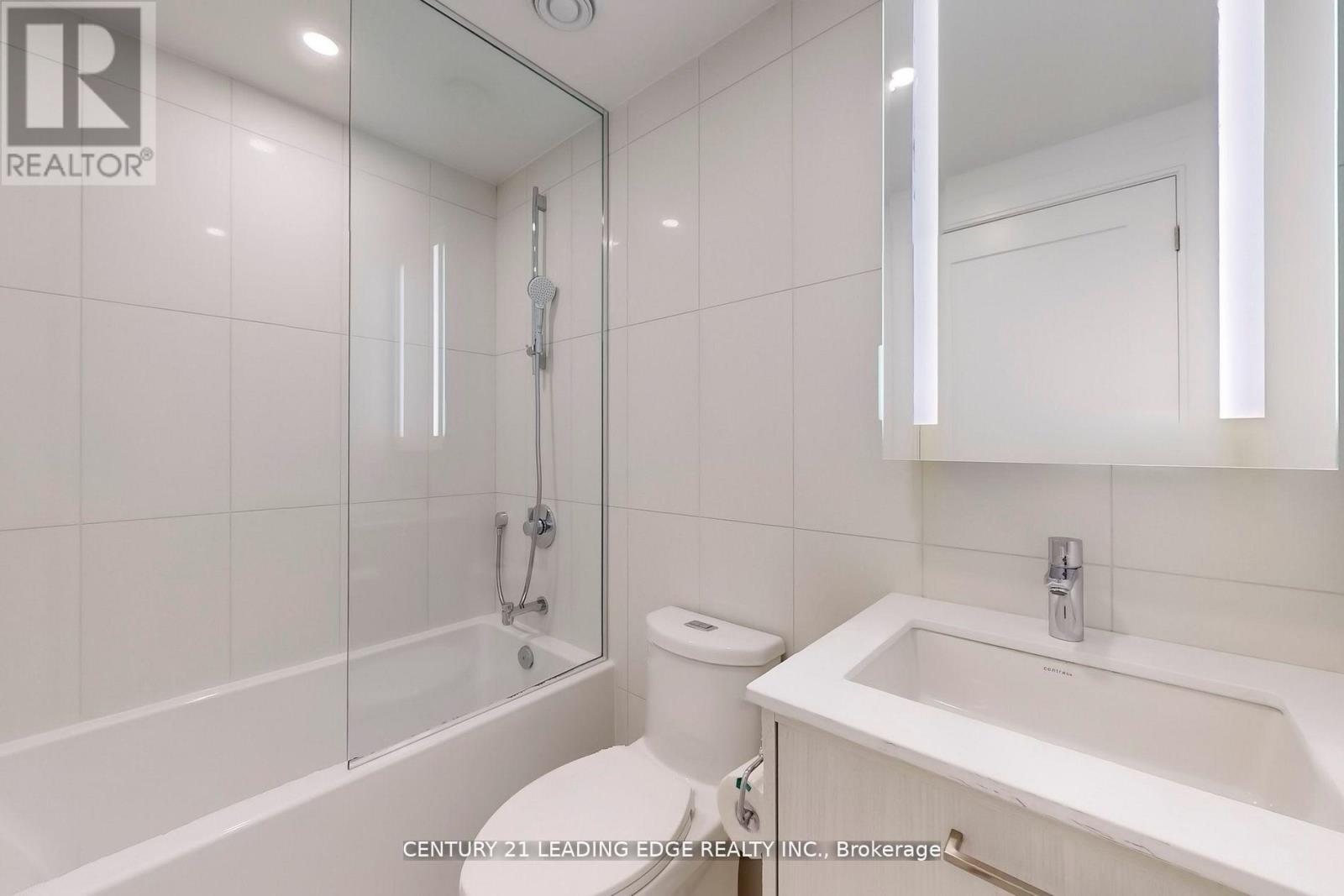 2004 - 30 Inn On The Park Drive, Toronto, Ontario  M3C 2J7 - Photo 25 - C12714804