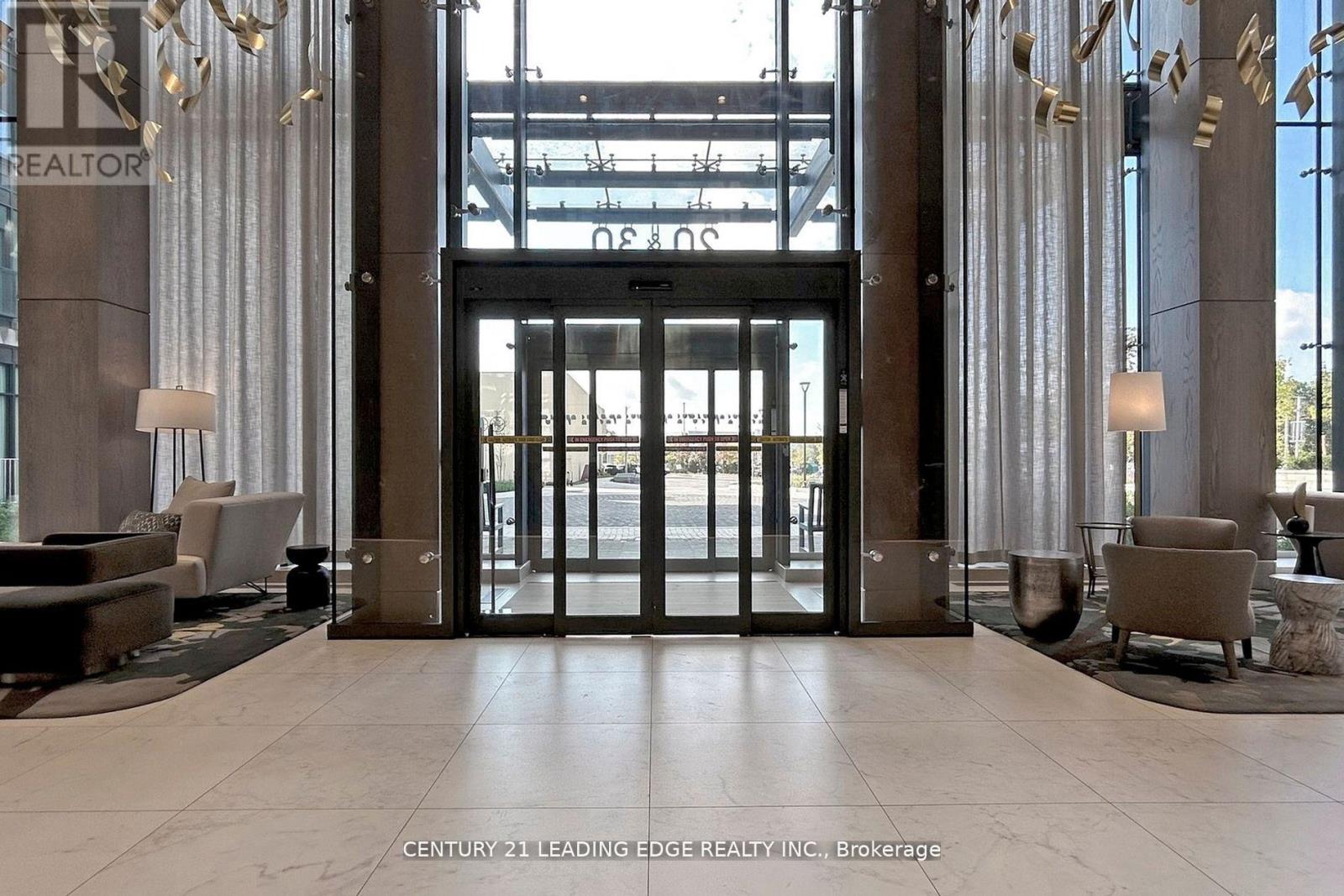 2004 - 30 Inn On The Park Drive, Toronto, Ontario  M3C 2J7 - Photo 3 - C12714804