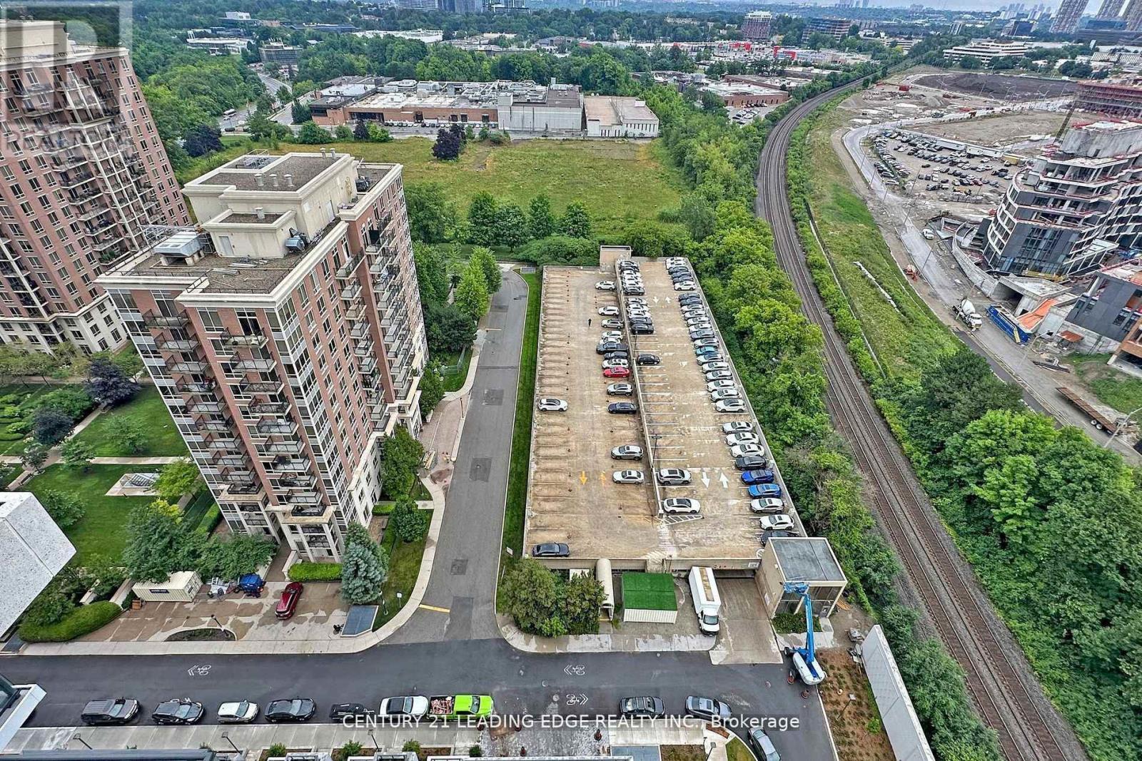 2004 - 30 Inn On The Park Drive, Toronto, Ontario  M3C 2J7 - Photo 37 - C12714804