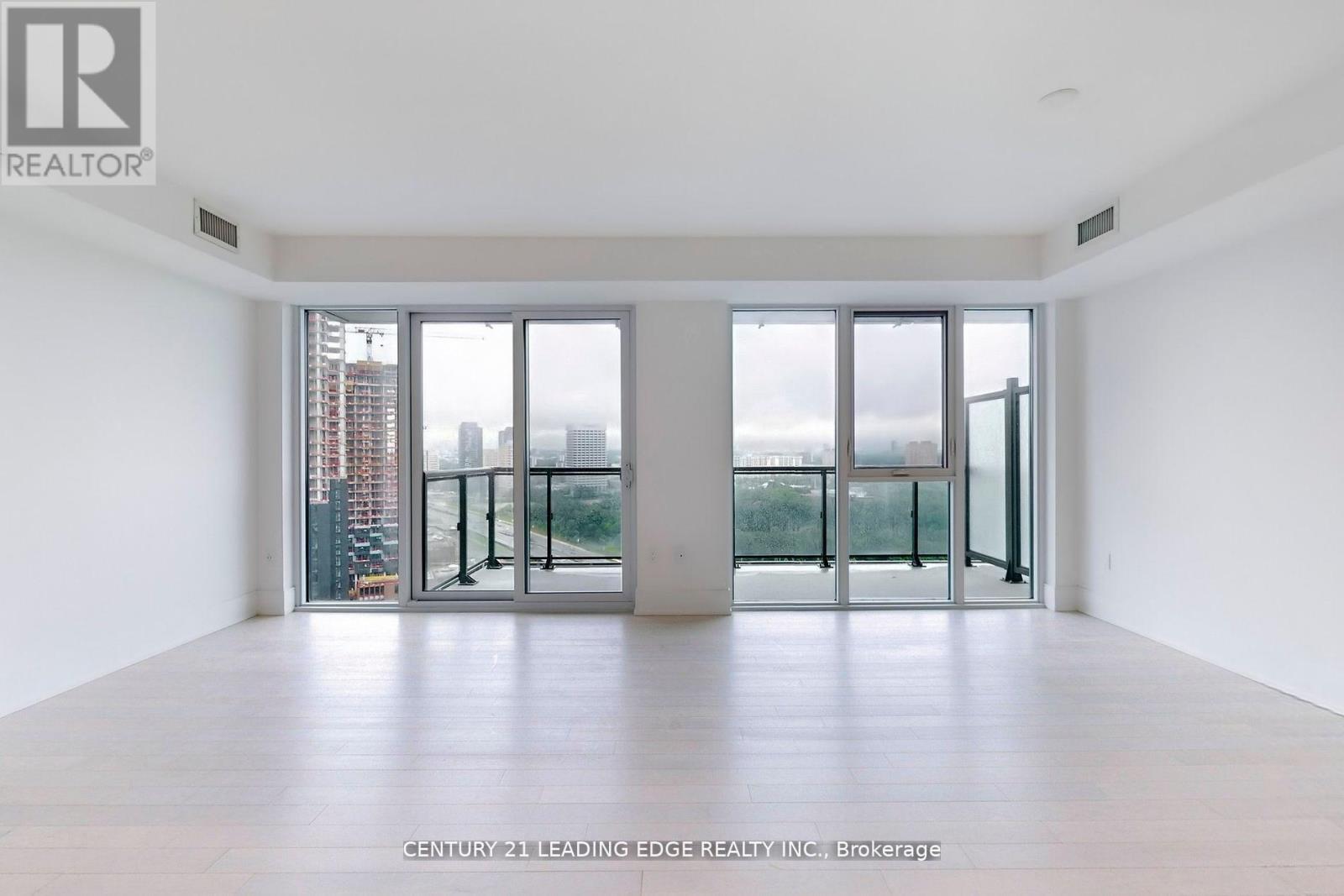 2004 - 30 Inn On The Park Drive, Toronto, Ontario  M3C 2J7 - Photo 6 - C12714804