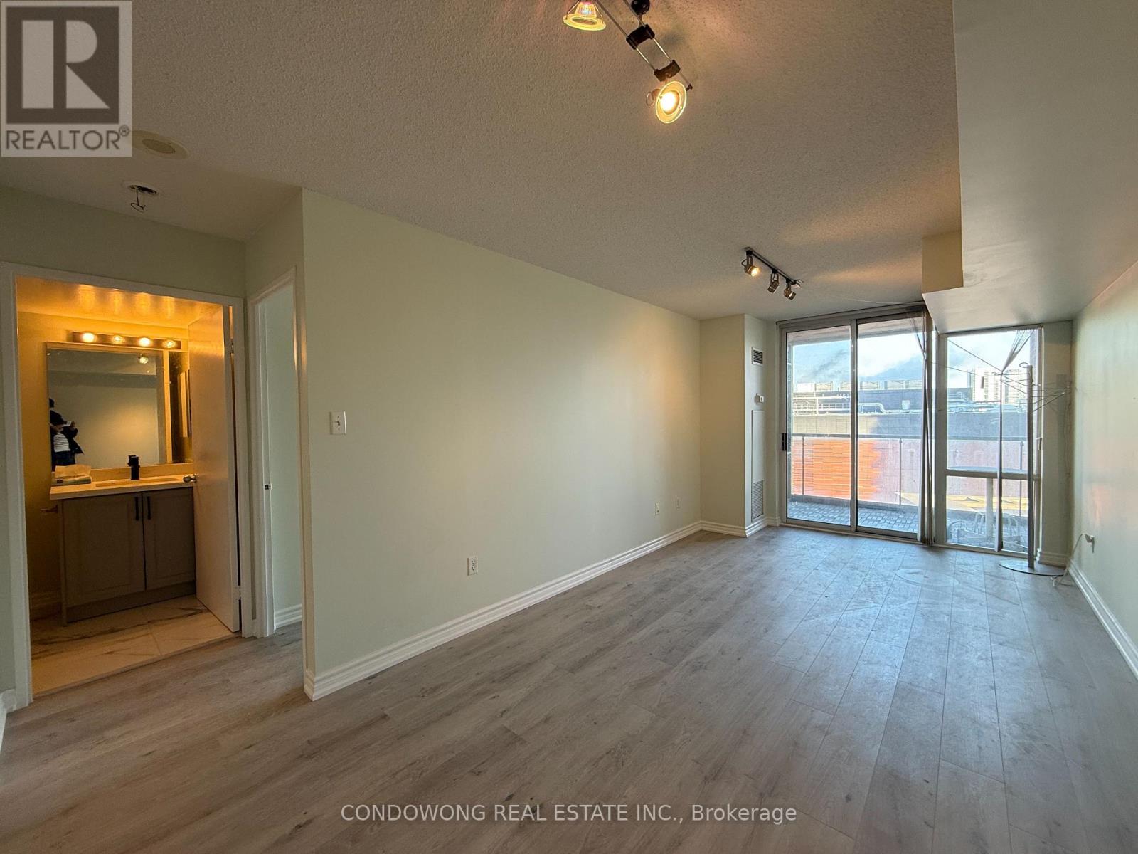 1007 - 39 Parliament Street, Toronto, Ontario  M5A 4R2 - Photo 1 - C12714806