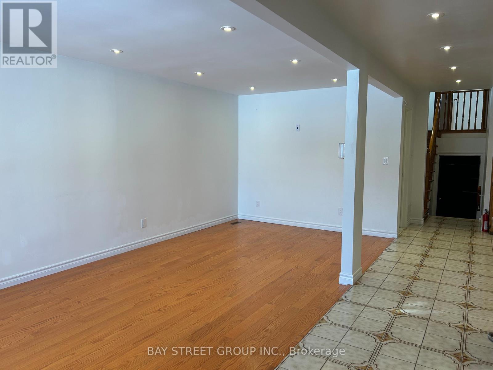 84 Burnt Bark Drive, Toronto, Ontario  M1V 3J8 - Photo 2 - E12714658