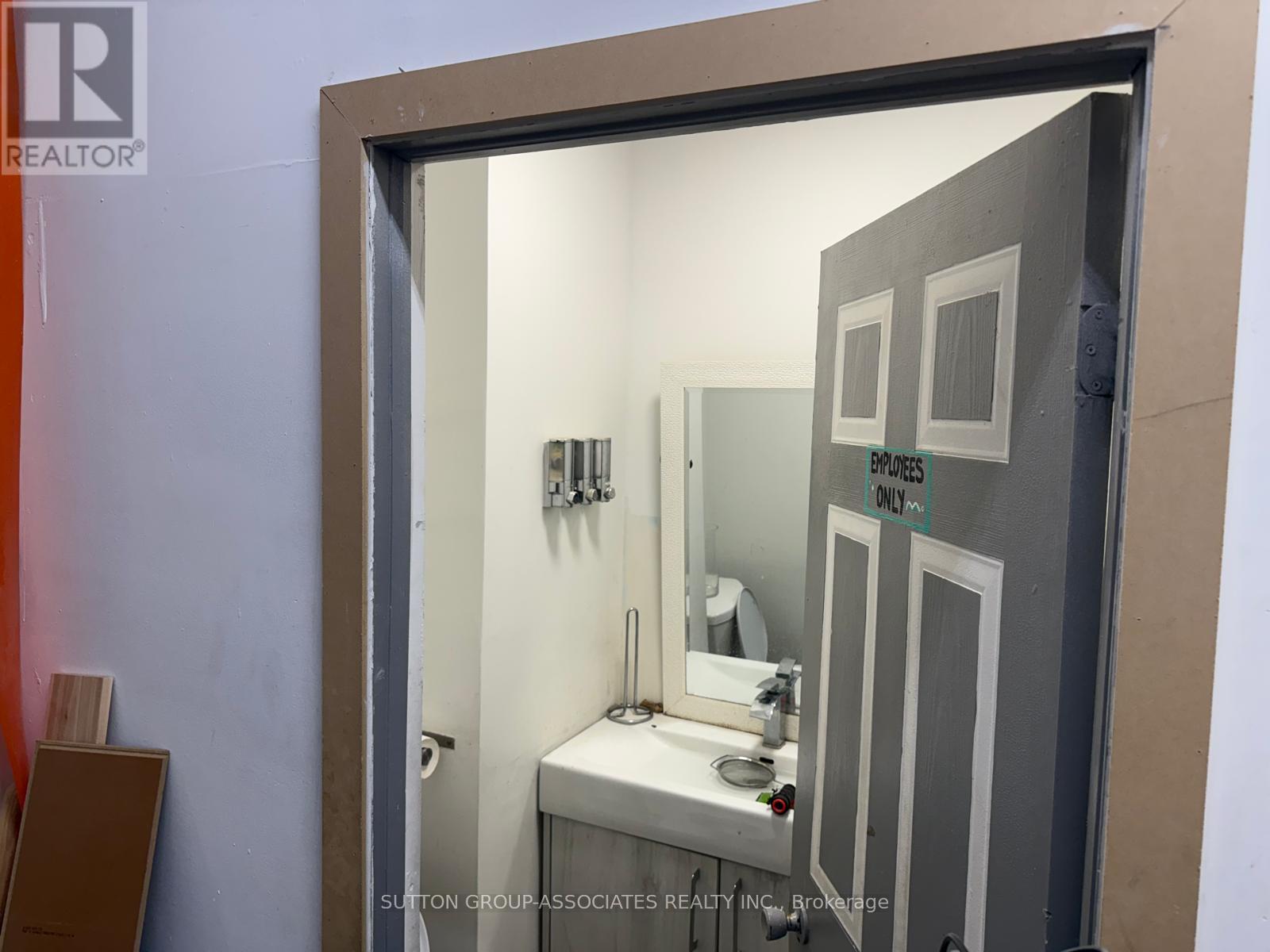 Storefront - 260 Geary Avenue, Toronto, Ontario  M6H 2C5 - Photo 6 - W12708558