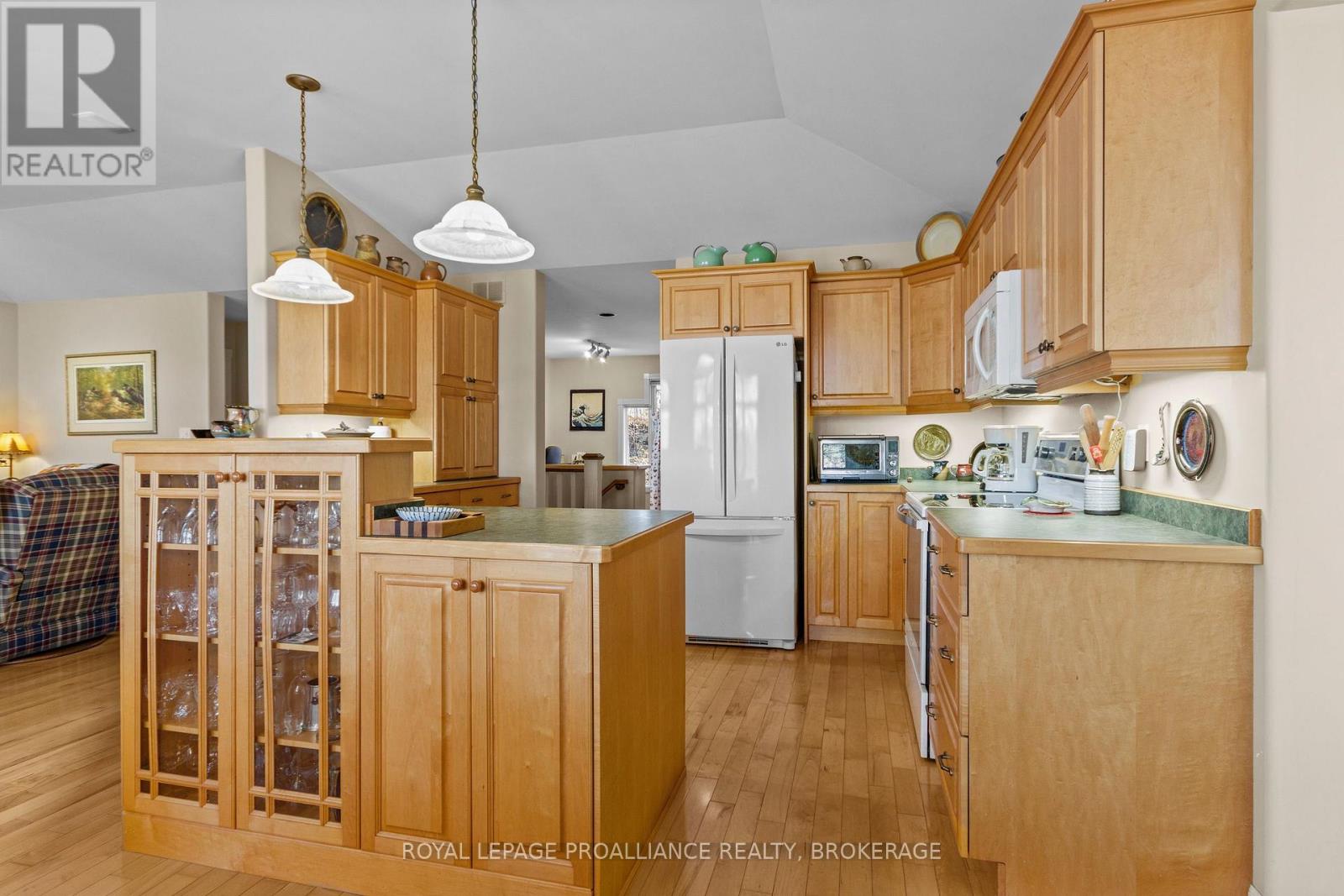 241 Potspoon Lane, South Frontenac, Ontario  K0H 1T0 - Photo 12 - X12502204