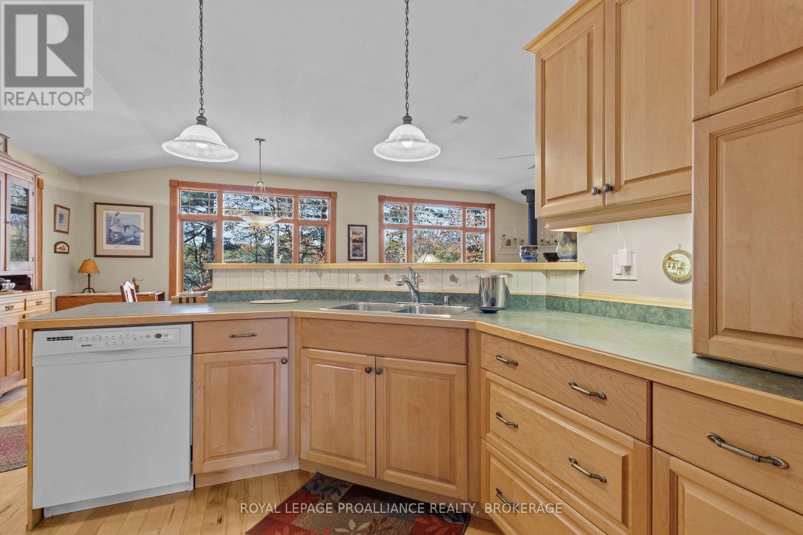 241 Potspoon Lane, South Frontenac, Ontario  K0H 1T0 - Photo 15 - X12502204