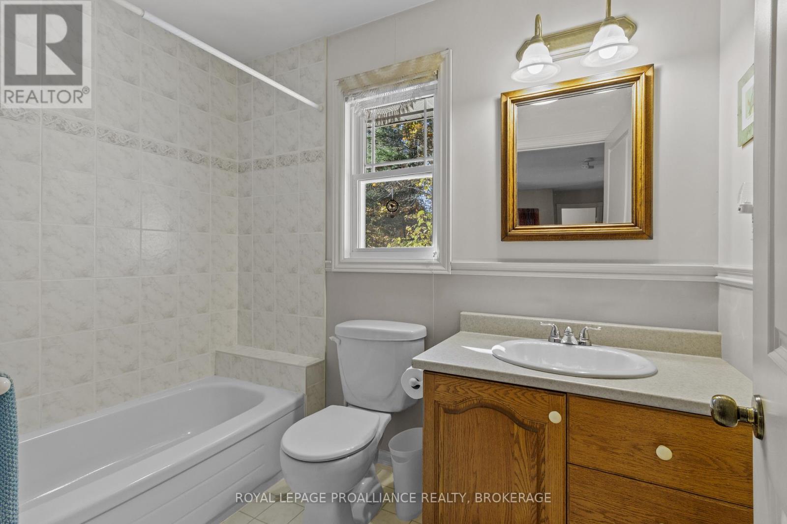 241 Potspoon Lane, South Frontenac, Ontario  K0H 1T0 - Photo 25 - X12502204