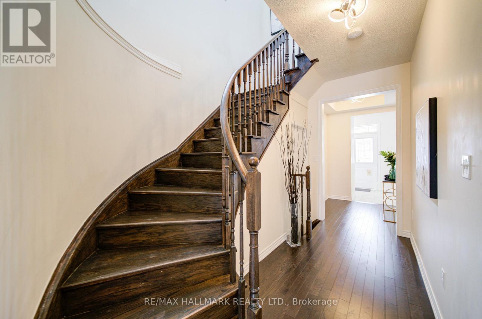 71 Titan Trail, Markham, Ontario  L3S 0E2 - Photo 4 - N12714774