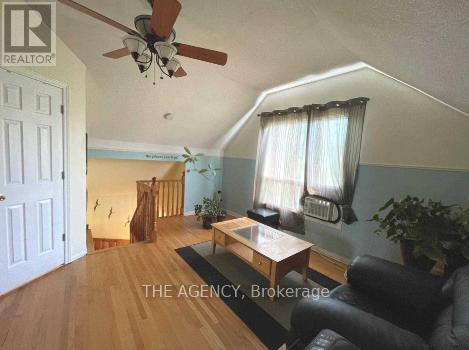 56 Sylvan Crescent, Richmond Hill, Ontario  L4E 3A1 - Photo 9 - N12714846