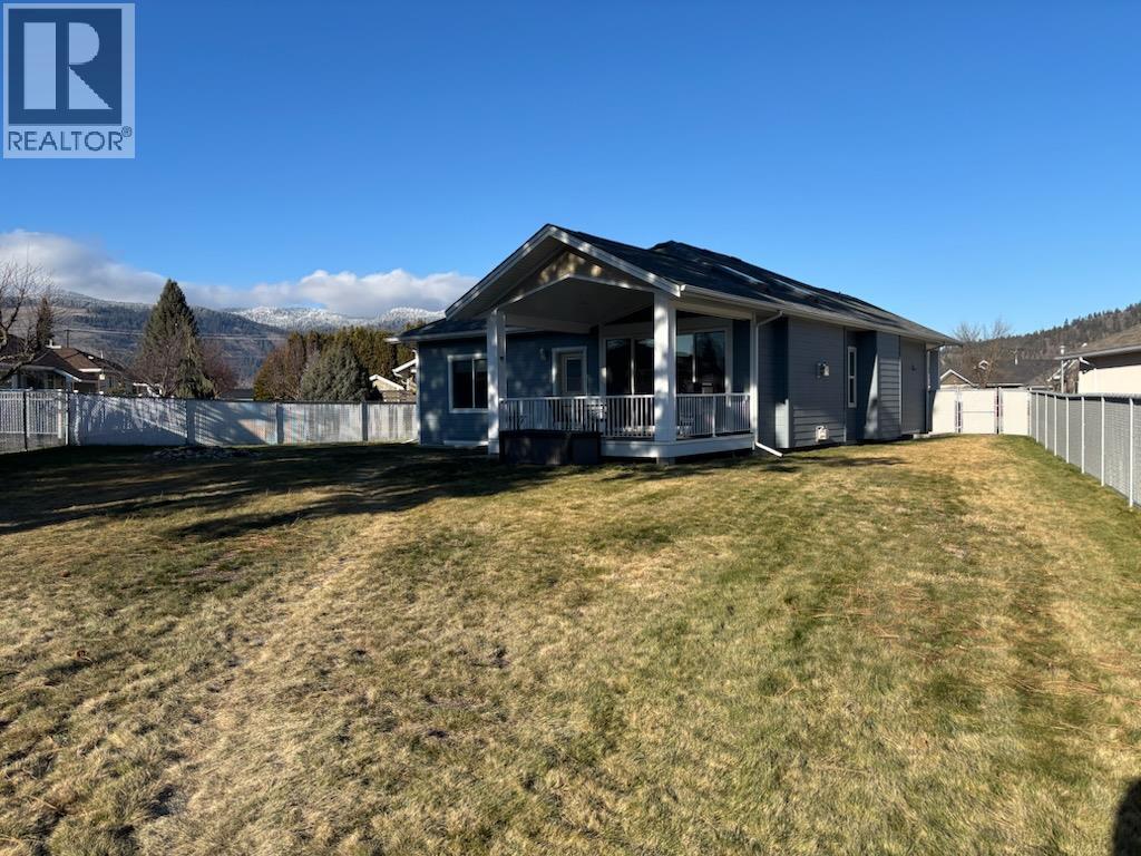 2265 Selkirk Place, Grand Forks, British Columbia  V0H 1H0 - Photo 2 - 10372974