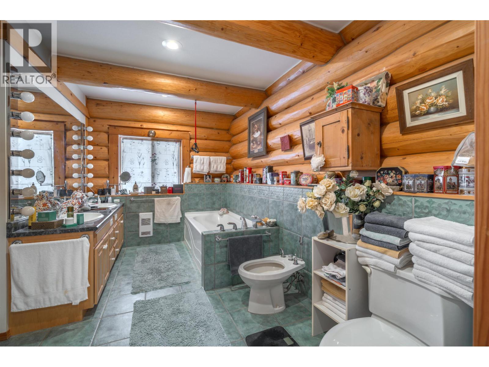 5565 Backvalley Road, 100 Mile House, British Columbia  V0K 2E1 - Photo 15 - R3074074