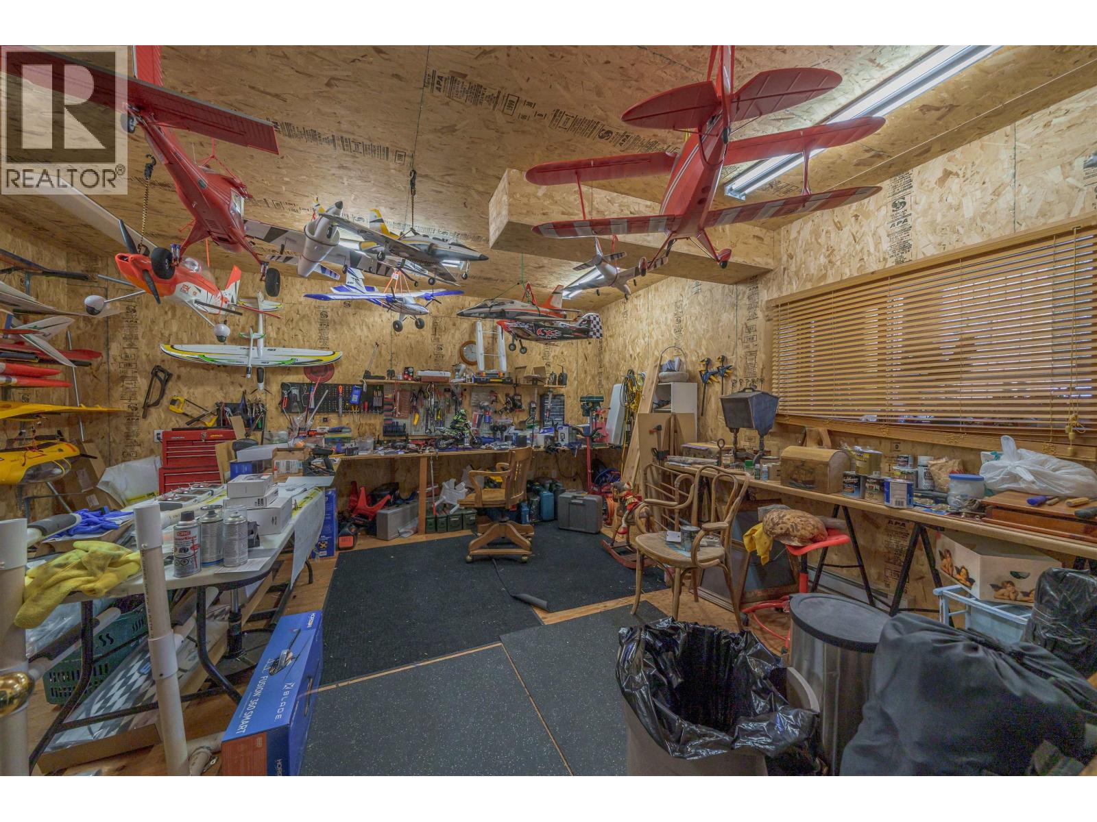 5565 Backvalley Road, 100 Mile House, British Columbia  V0K 2E1 - Photo 30 - R3074074