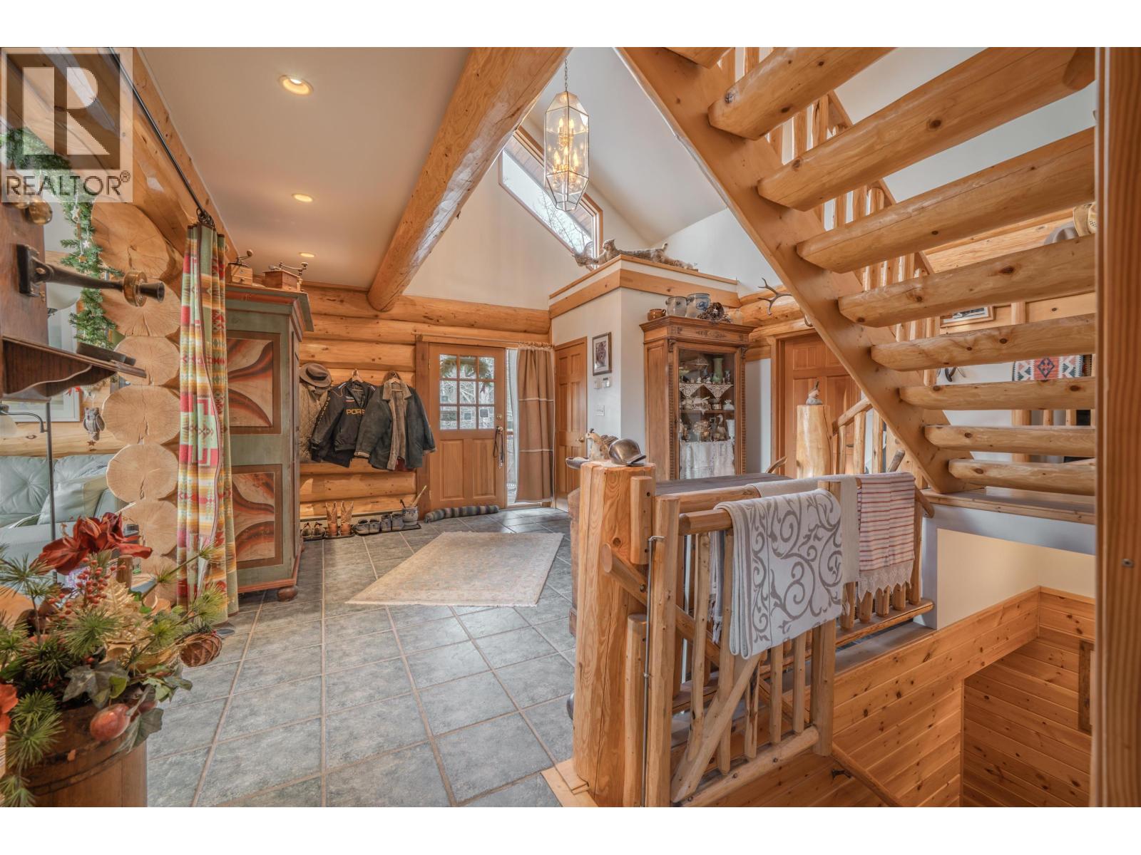 5565 Backvalley Road, 100 Mile House, British Columbia  V0K 2E1 - Photo 7 - R3074074