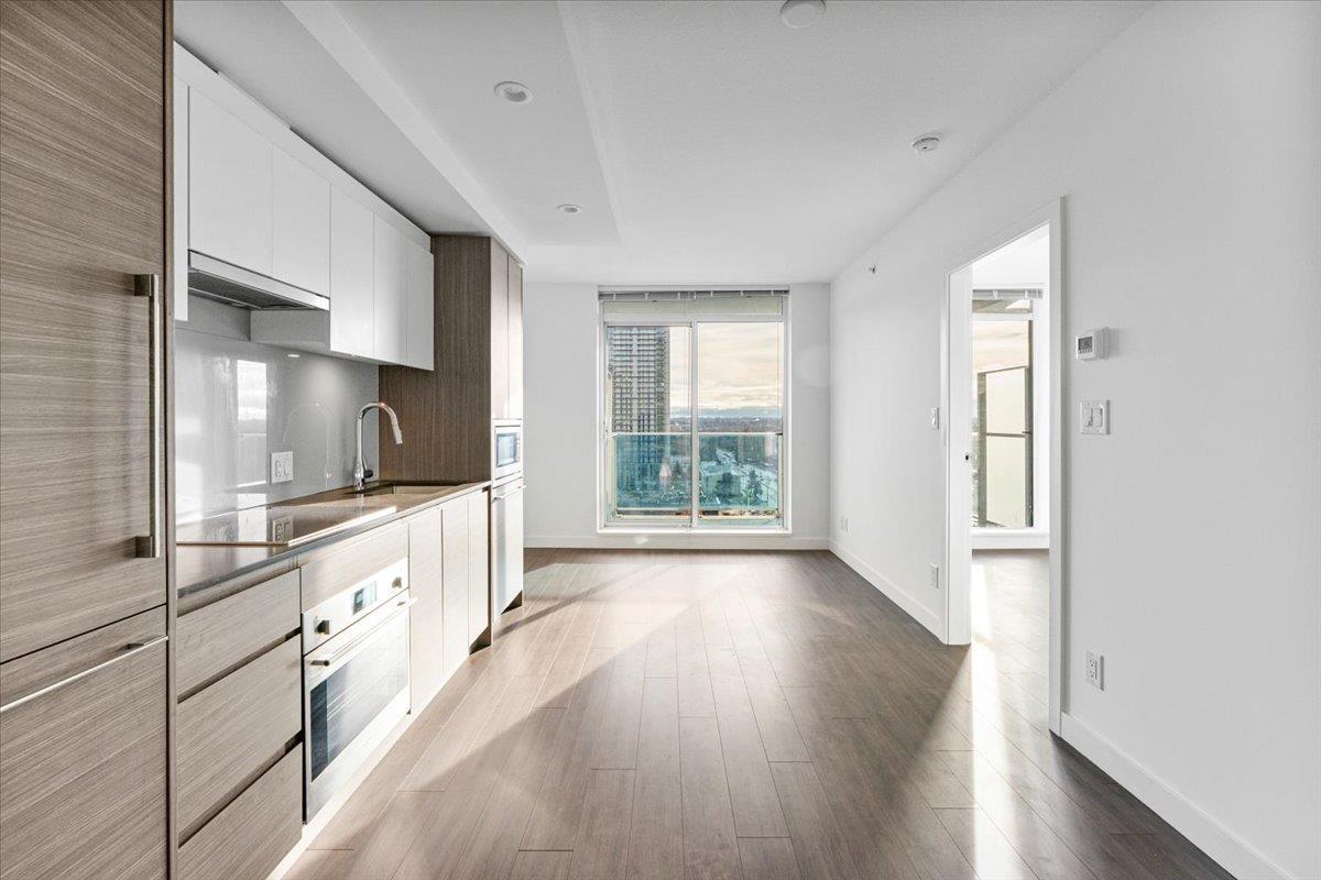 1212 13615 Fraser Highway, Surrey, British Columbia  V3T 0P7 - Photo 1 - R3081436