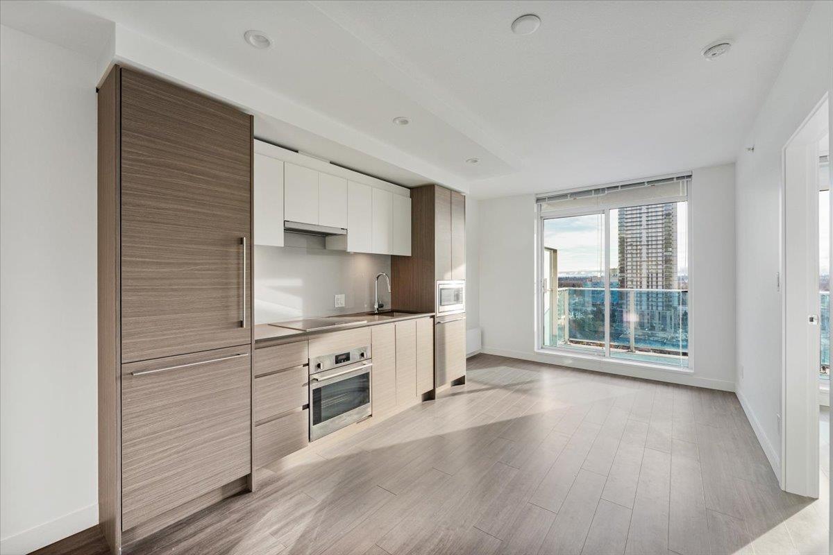 1212 13615 Fraser Highway, Surrey, British Columbia  V3T 0P7 - Photo 2 - R3081436