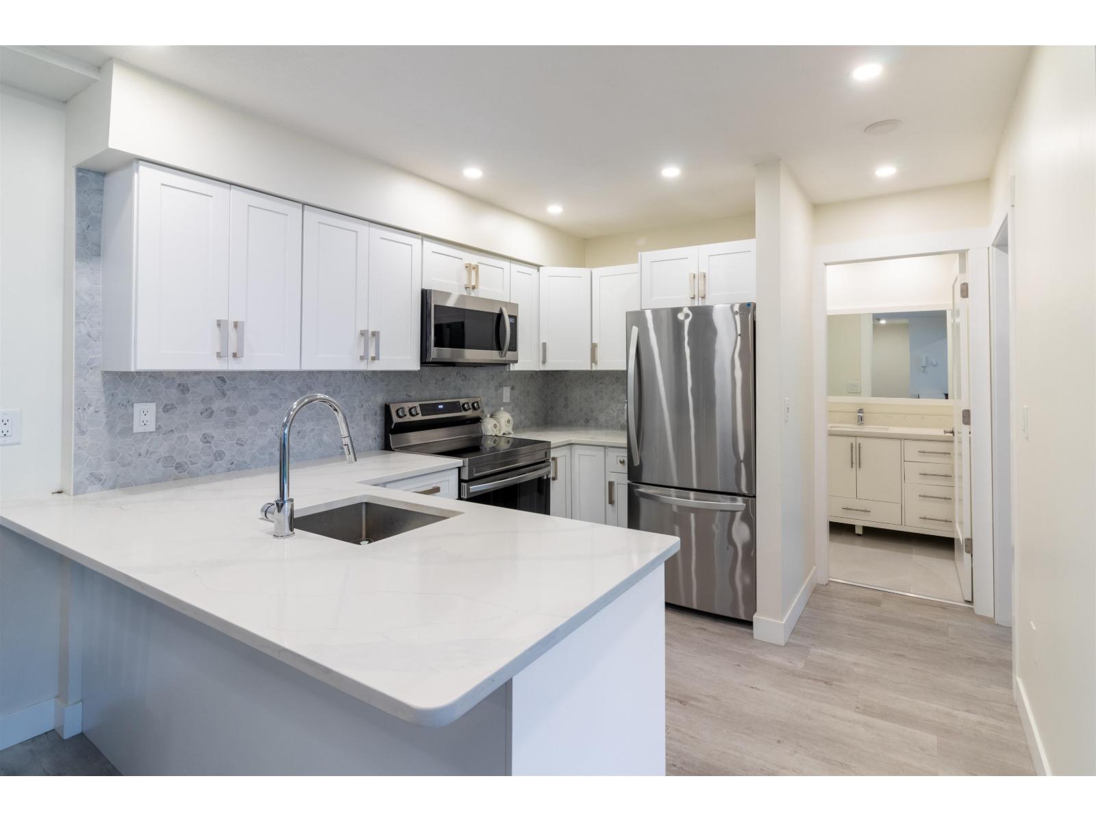 12 7115 134 Street, Surrey, British Columbia  V3W 4T1 - Photo 4 - R3081077