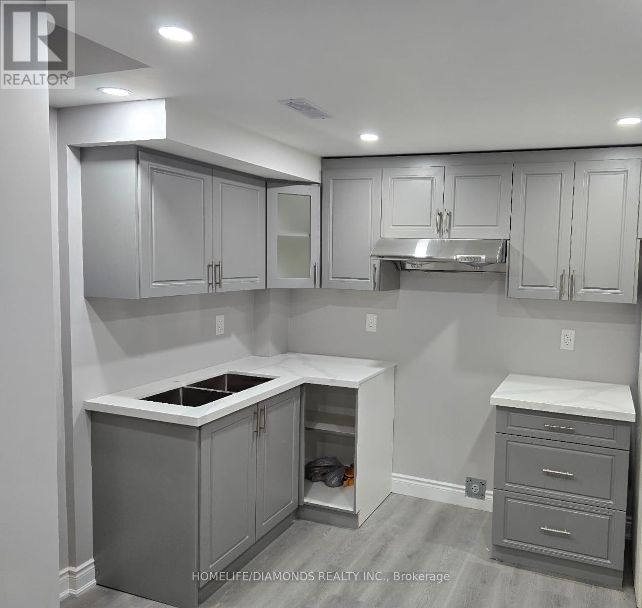 Bsmt - 39 Capistro Street, Brampton, Ontario  L7A 3H6 - Photo 2 - W12714726