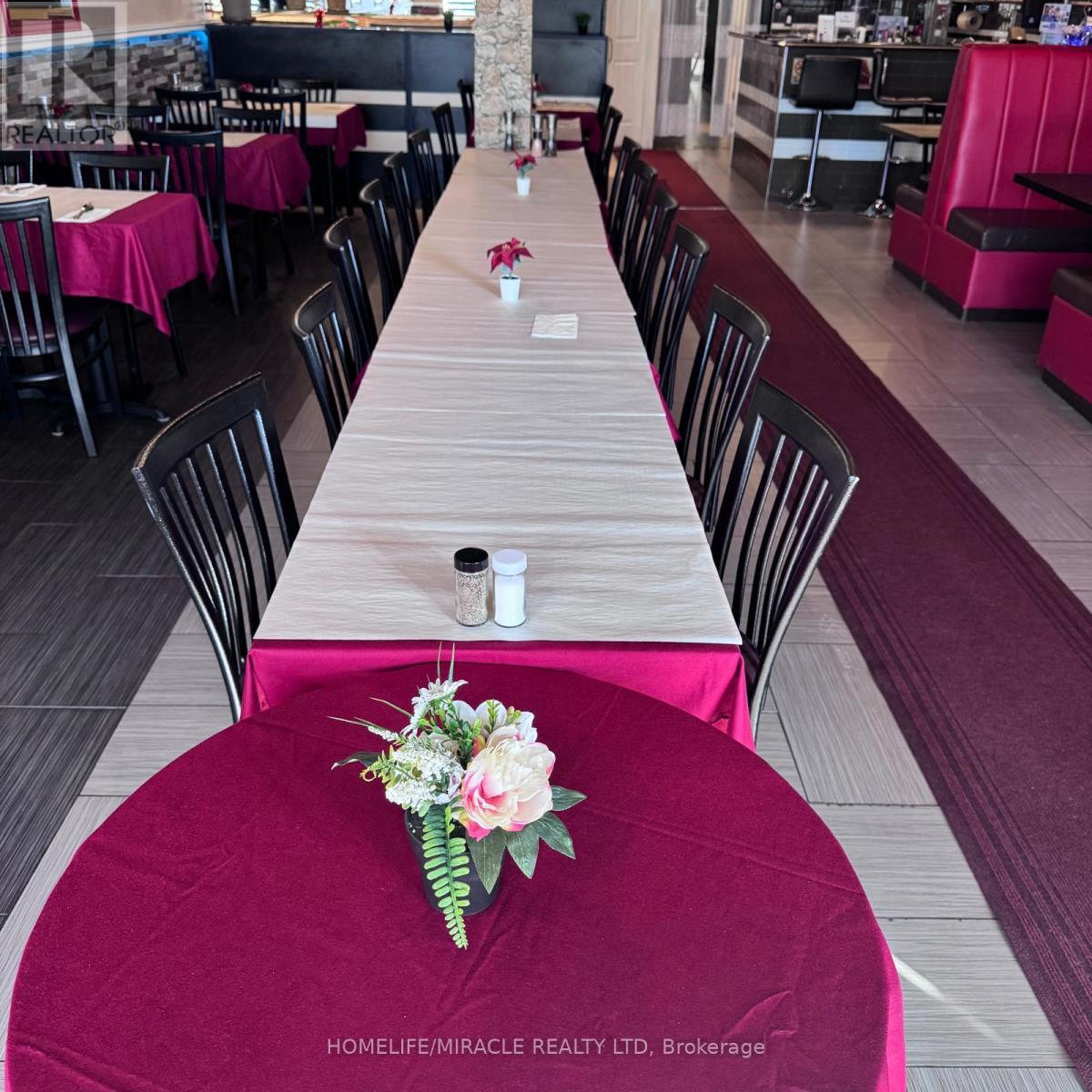 3415 Dixie Road, Mississauga, Ontario  L4Y 4J6 - Photo 11 - W12714728