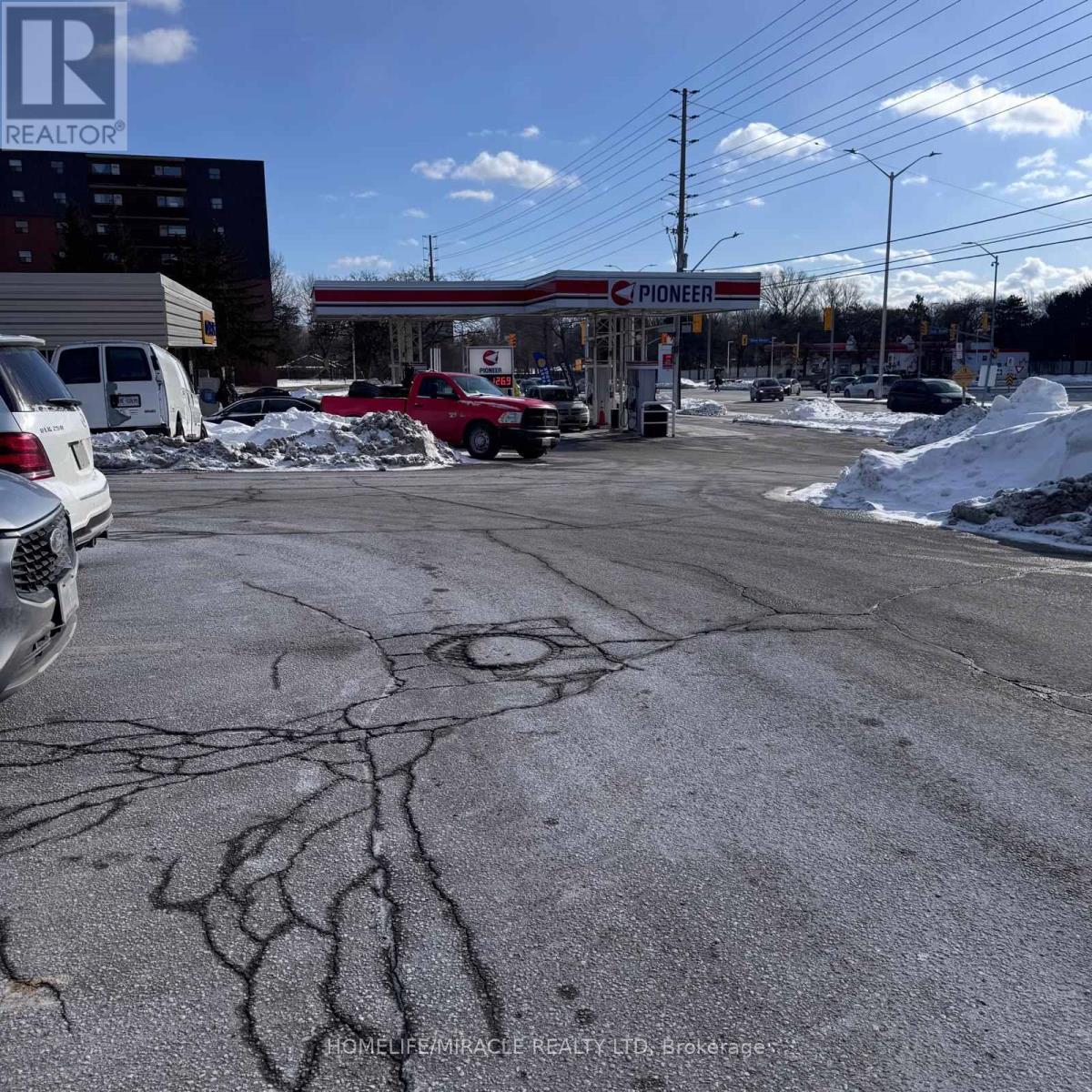 3415 Dixie Road, Mississauga, Ontario  L4Y 4J6 - Photo 17 - W12714728